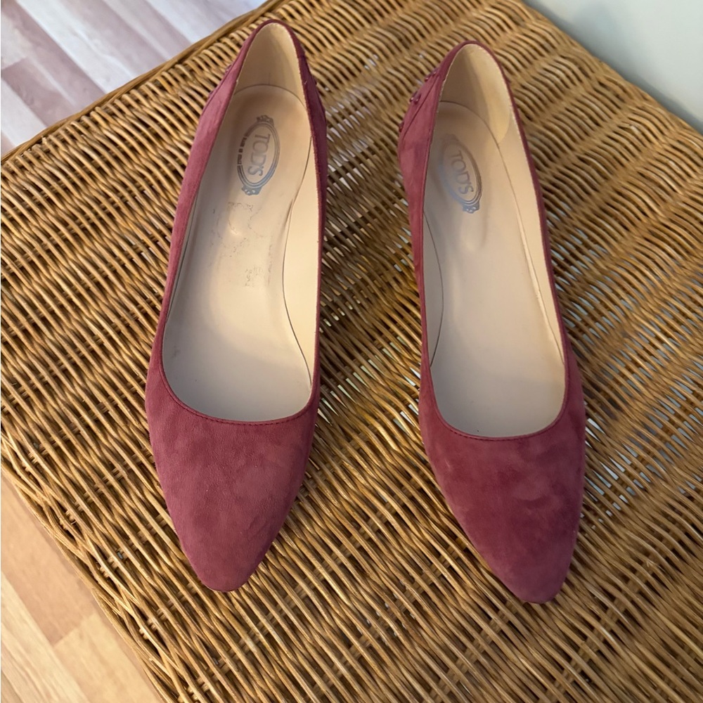 Elegant Women's Suede Pumps